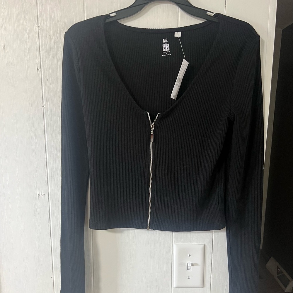 NWT Pac Sun “Me to We Essentials” long sleeve zipper crop top